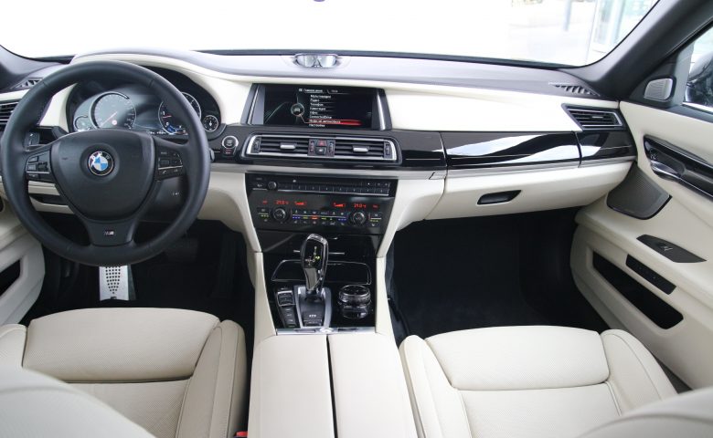 BMW 750
