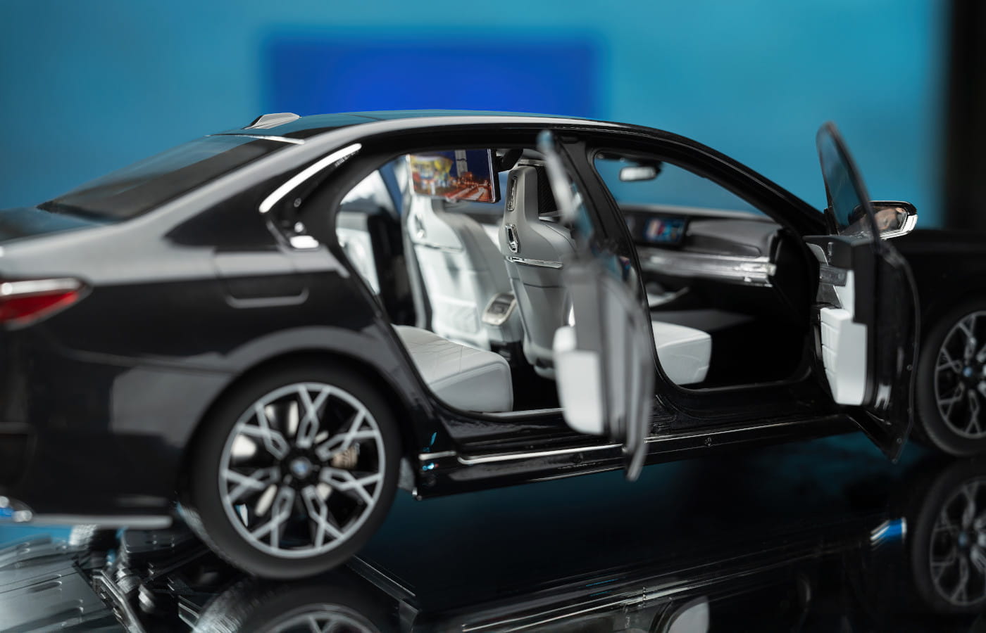 BMW I7 G70 miniatūra 1:18